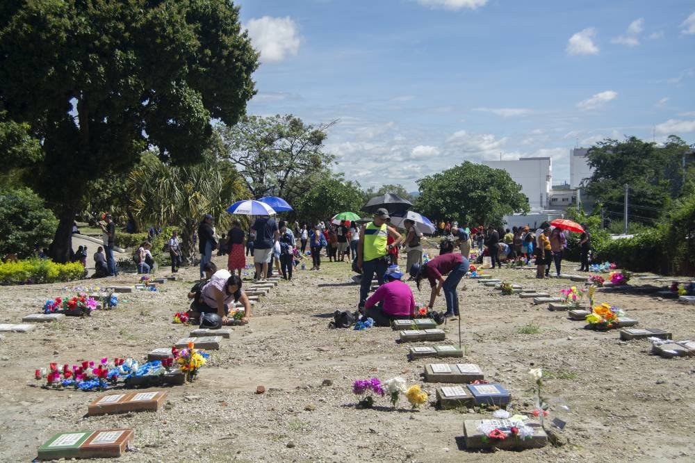 También la parte más antigua del cementerio La Bermeja recibió visitantes. 