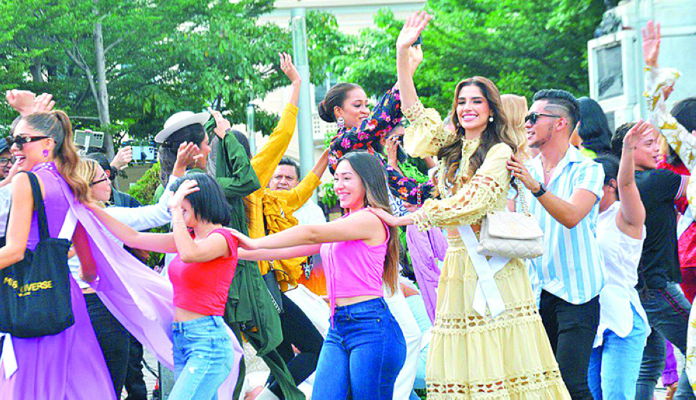 La conga de bellezas no podía faltar para las tomas oficiales del evento. Aquí, destacó la representante mexicana.Foto DEM