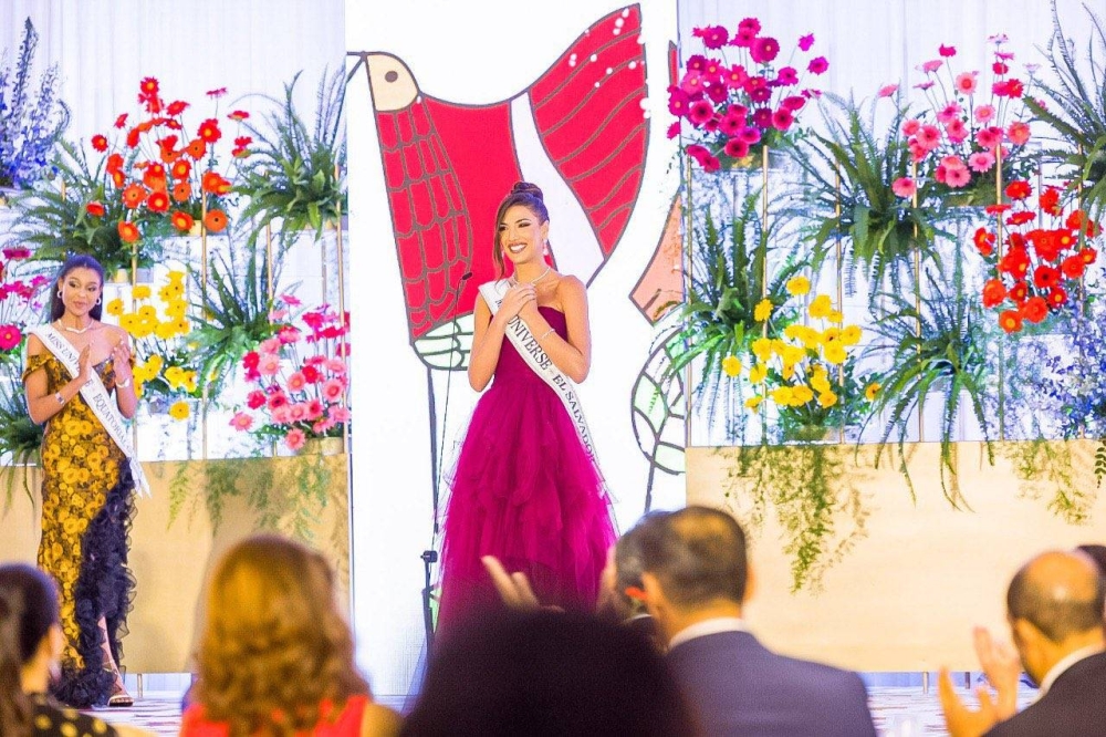 Isabella, Miss El Salvador, brilló con luz propia como anfitriona de país.