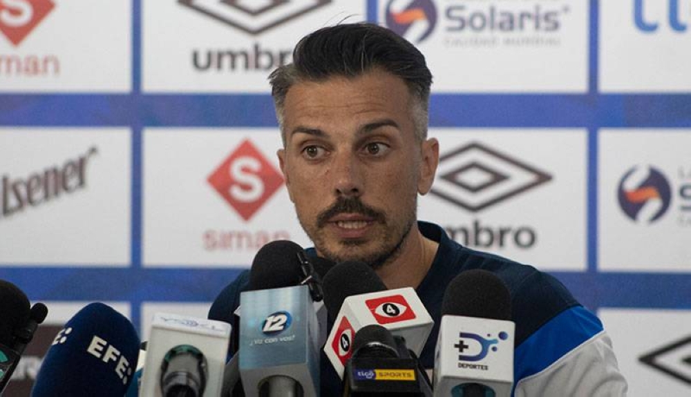 Rubén De La Barrera buscará su primer triunfo al mando de la selección de El Salvador. / DEM