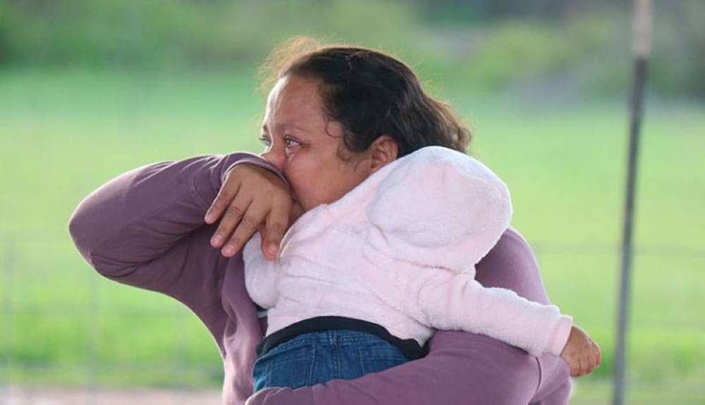 Una hondureña fue detenida con su bebé de meses de nacida, tras huír de pandillas. / I.C.