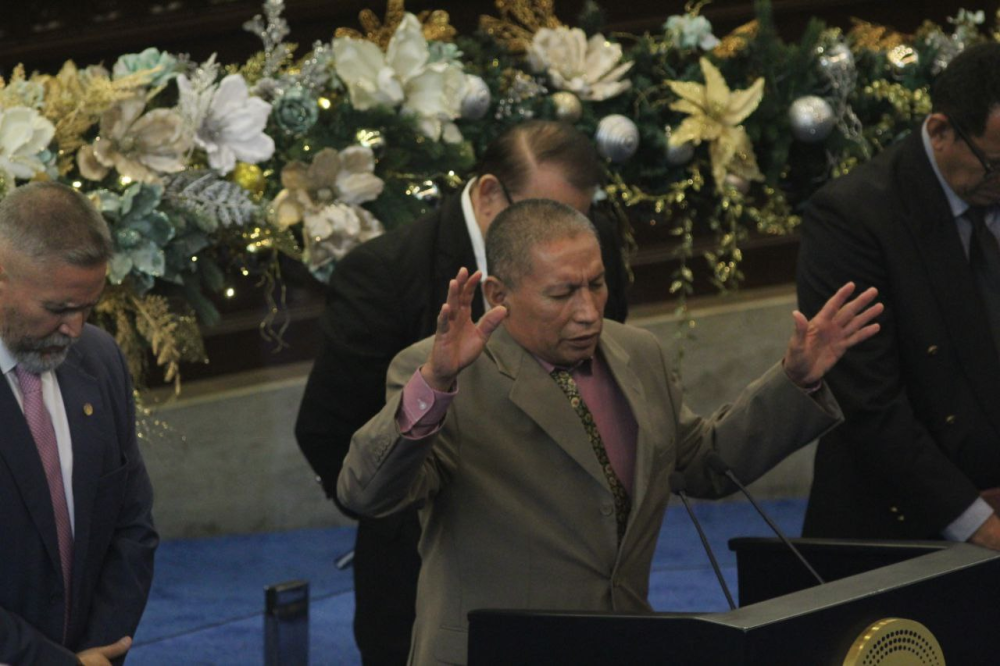 El pastor pidió por la iluminación de los diputados para que aprueben leyes justas. / Emerson del Cid.