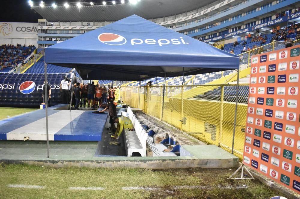 Remodelación del banquillo de suplentes del estadio Cuscatlán. / Emerson Del Cid