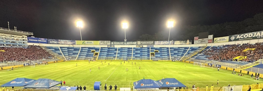 Panorámica general Estadio Cuscatlán.