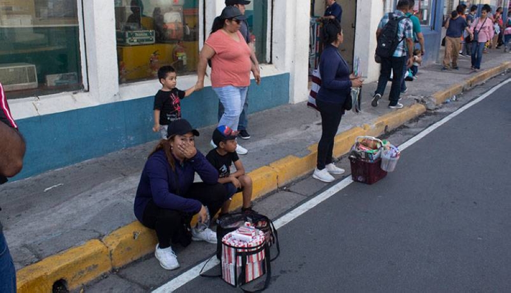 Las ventas ambulantes incrementaron tras los desalojos de las calles en el Centro de San Salvador. / Emerson Del Cid