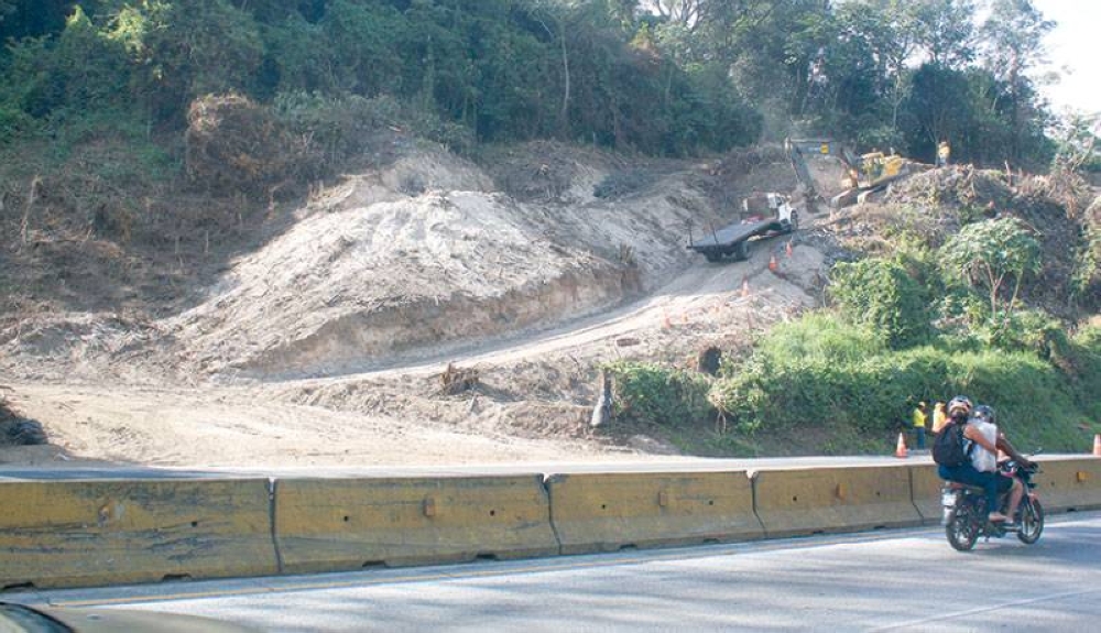 Una supervisora manifestó que podrían haber cambios en el diseño de la ampliación de la carretera. / Emerson Del Cid.