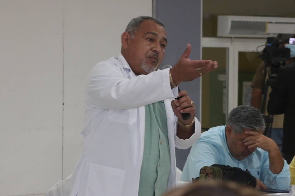 El médico Ricardo Minero, representante del Colegio Médico en el ISSS, pidió un hospital de niños en el ISSS. / F. Valle.