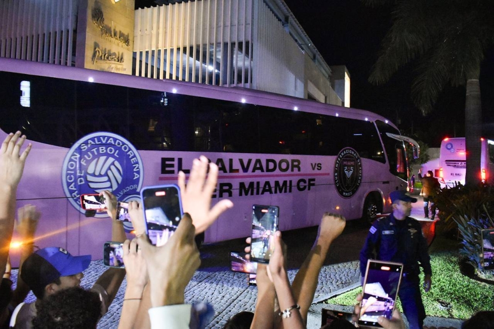 Llegada del autobús del Inter Miami al hotel. / Emerson Del Cid