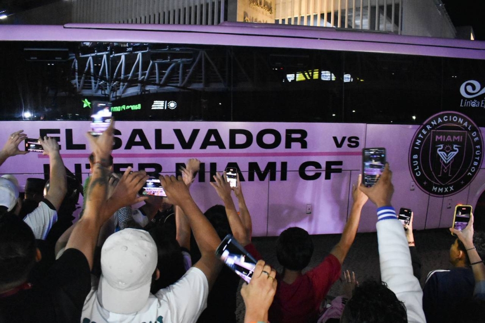 Llegada del autobús del Inter Miami al hotel. / Emerson Del Cid