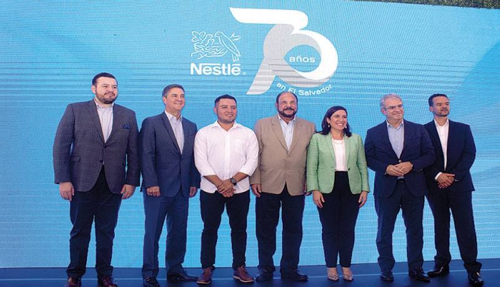 Funcionarios y ejecutivos de Nestlé durante la inauguración del nuevo centro de distribución. / Emerson del Cid