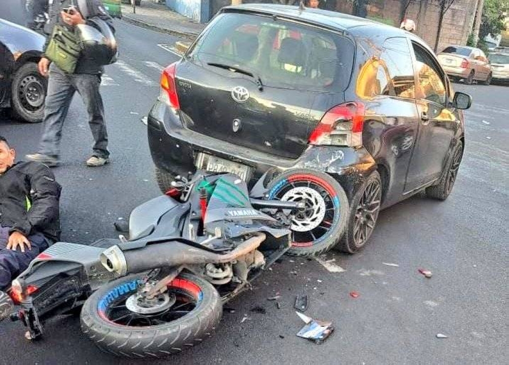 Dos Lesionados Dejó Choque Entre Motociclistas Y Un Vehículo En San Salvador Diario El Mundo 4978