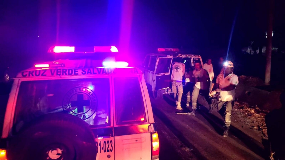 Dos personas resultaron lesionadas en un accidente de tránsito ocurrido en la madrugada en la carretera El Litoral, sector del Cantón El Talpetate, Usulután.