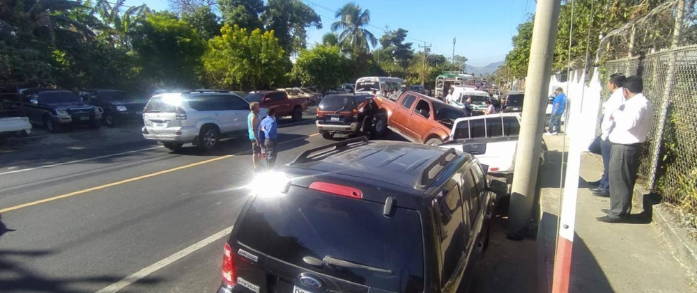 Múltiple accidente de tránsito ocurrido en Ilopango, San Salvador.