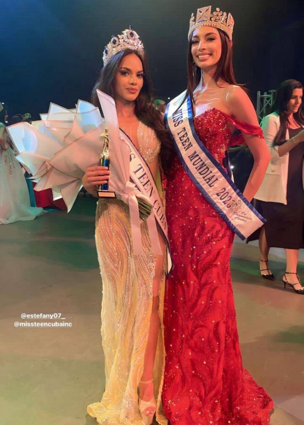 Giulia junto a la nueva Miss Teen Cuba 2024.