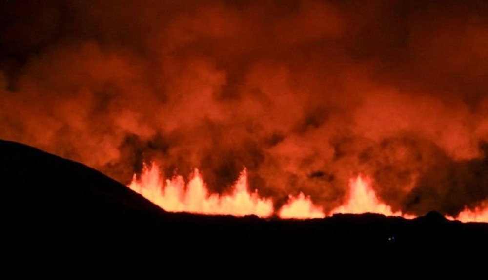 El jueves comenzó una erupción volcánica en la península de Reykjanes, en el suroeste de Islandia, la tercera que azota la zona desde diciembre. AFP. 