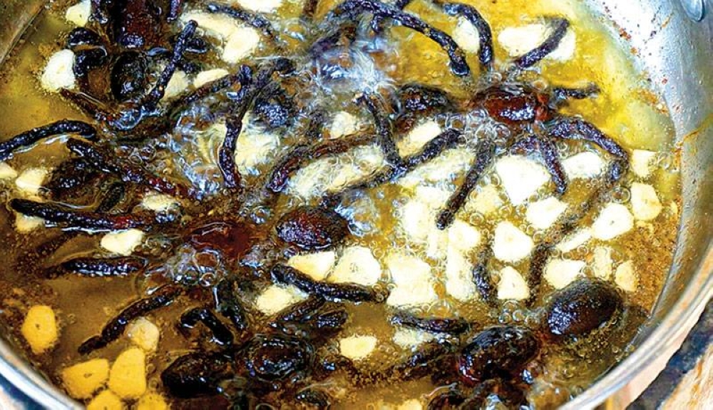 Sopa de arañas fritas en Camboya. / Cortesía