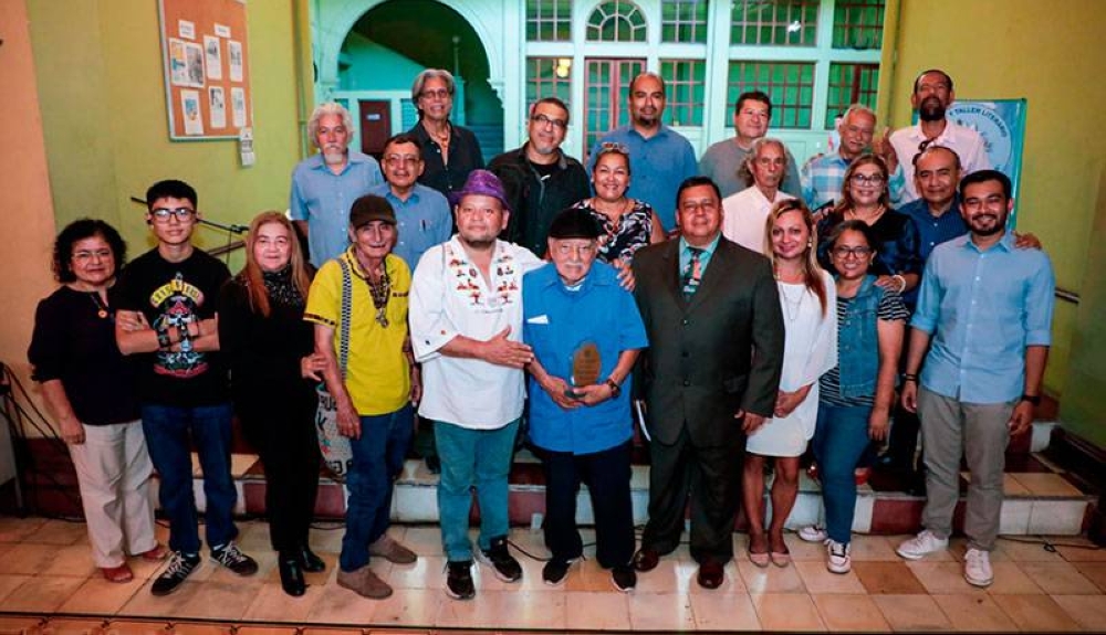 Al acto cultural se unieron artistas y músicos, como el mimo Bululú, el cantante Edwin “El Chino” y miembros del taller Miguel Ángel Azucena. 