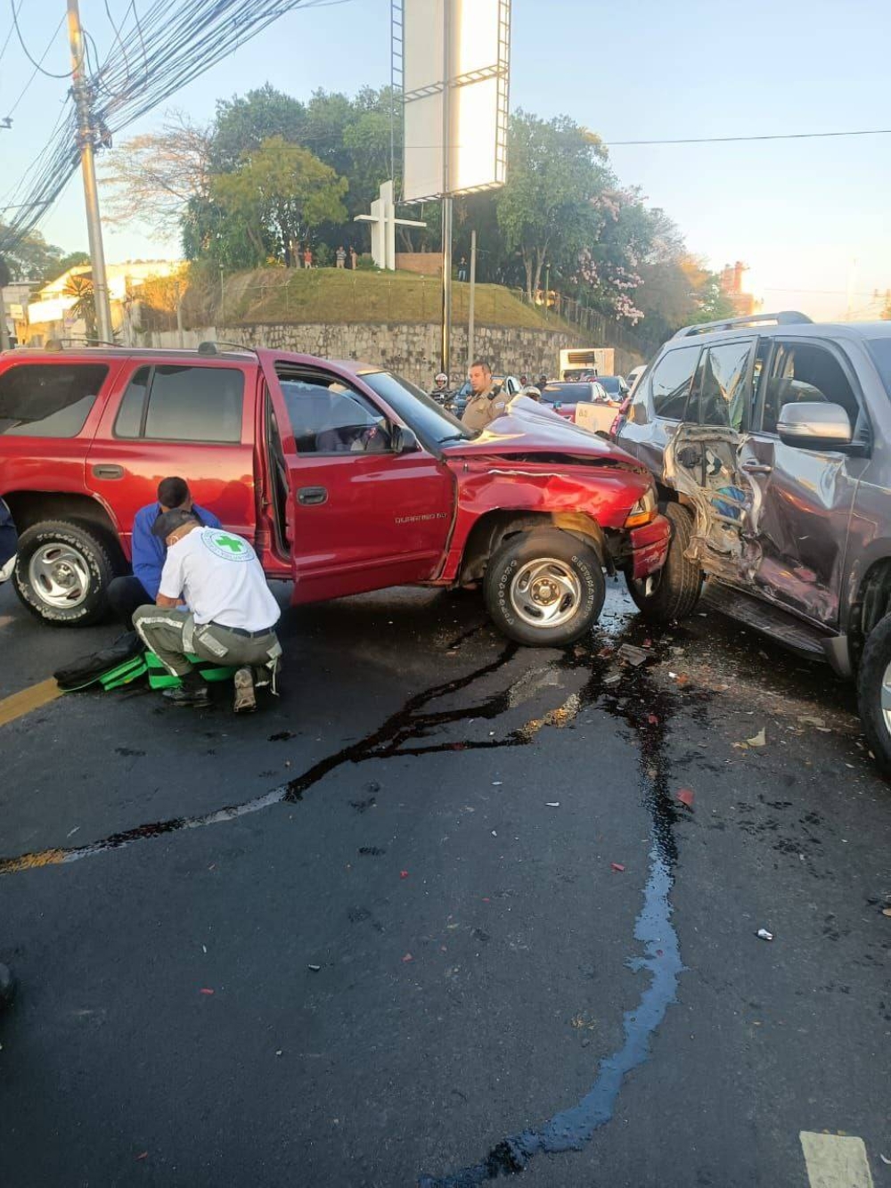 Cruz Verde Salvadoreña llegó al accidente de tránsito a atender a las víctimas