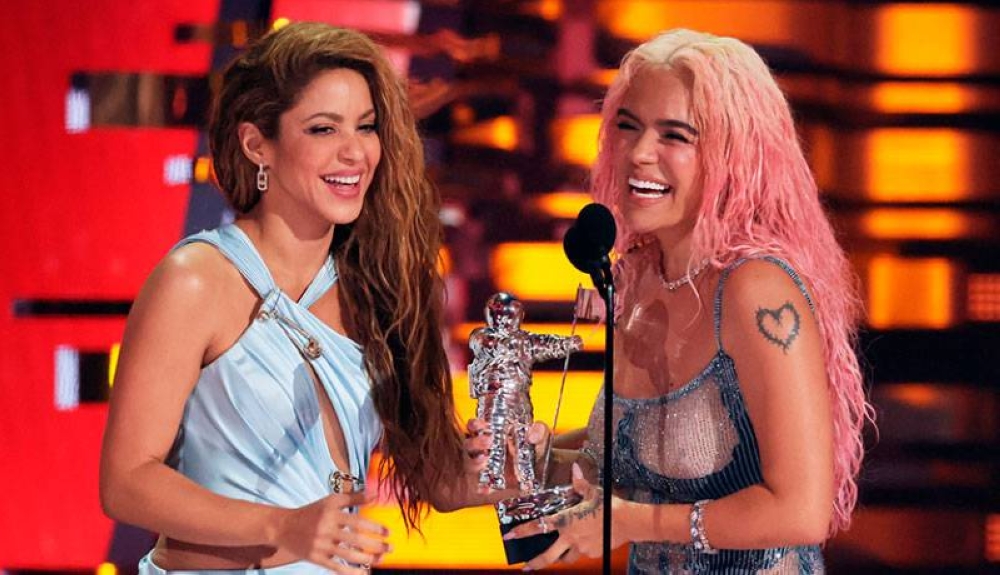 En los VMA de MTV junto a Shakira y el éxito de “TQG”.