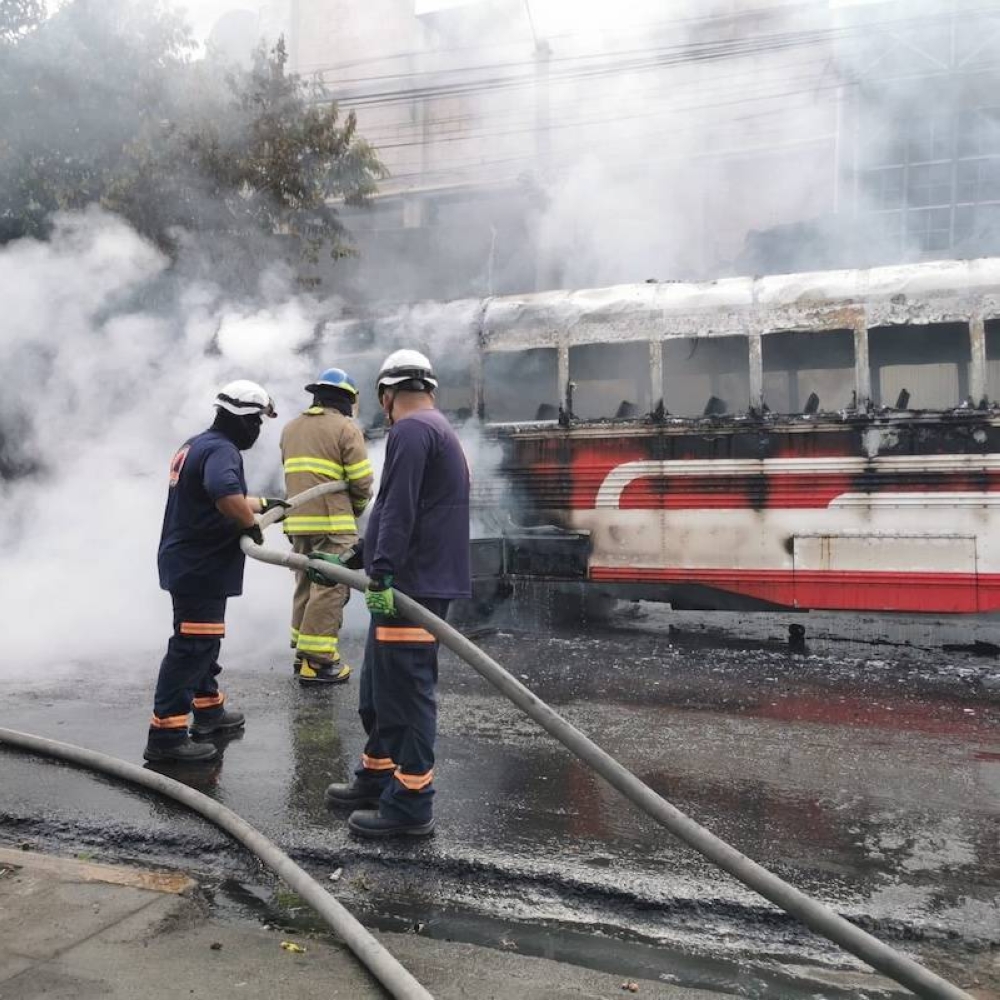 Los bomberos lograron controlar eficazmente el siniestro.