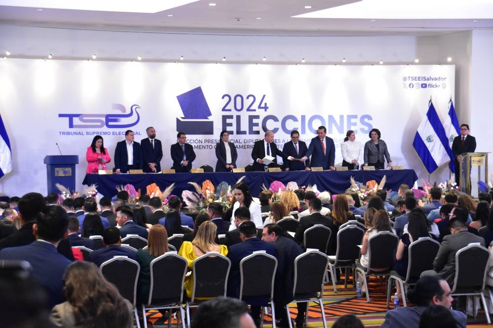 El Tribunal Supremo Electoral acredita a los diputados electos para el próximo periodo 2024-2027. / Juan Martínez.
