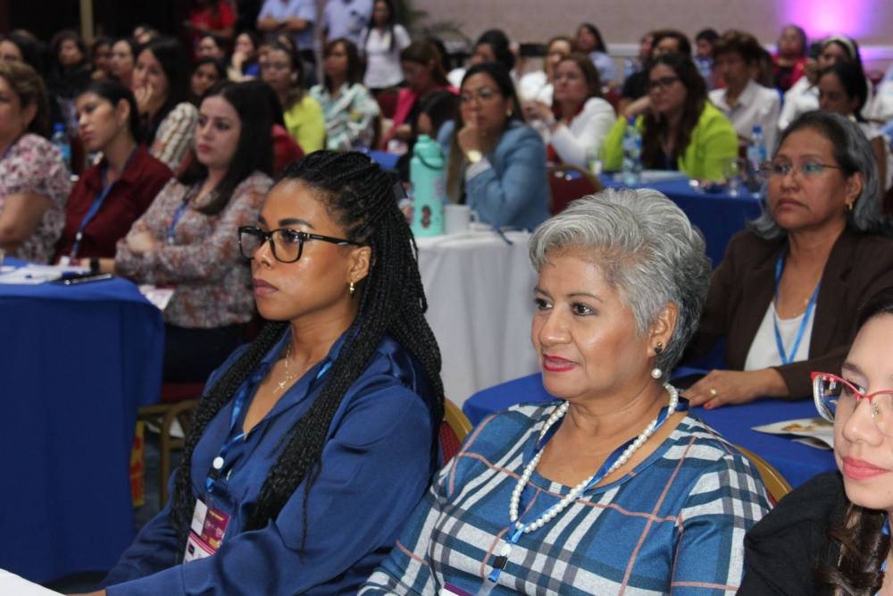 Las mujeres escucharon las nobles palabras de María Celeste, quien estaba una vez más muy complacida por el recibimiento. / Foto: ASI