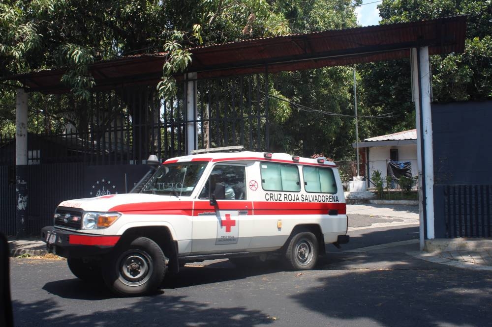 Cruz Roja fue una de las instituciones que acudió al incendio. / Michelle Rivera. 