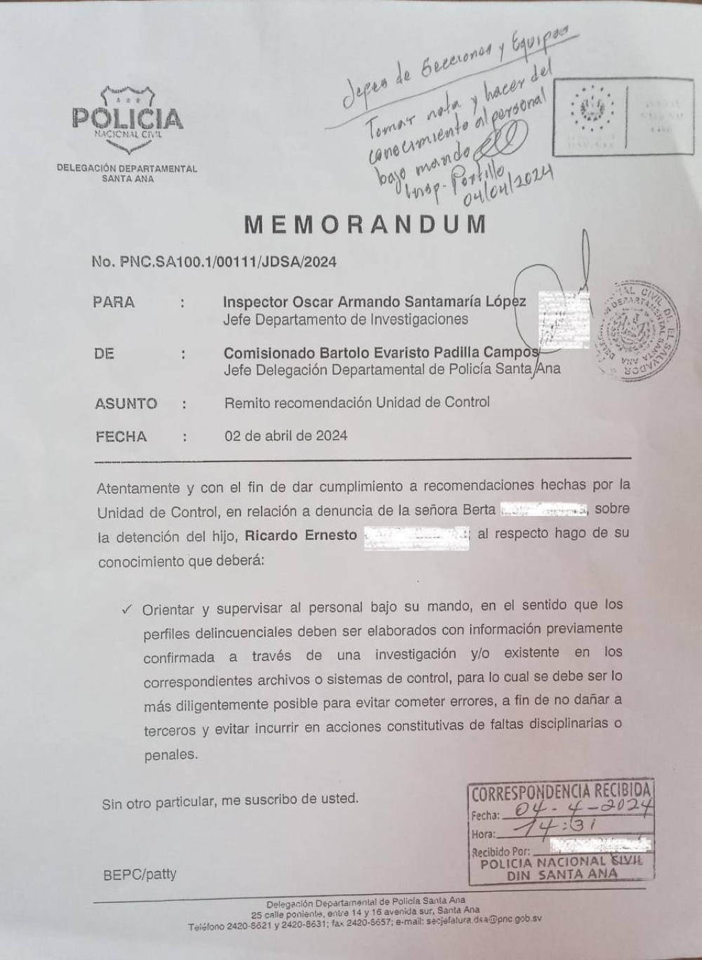 Un memorándum de la Policía Nacional Civil muestra una sugerencia del comisionado Padilla Campos al jefe de la División de Investigaciones para evitar cometer errores en las detenciones de personas, y evitar faltas disciplinarias y penales. 