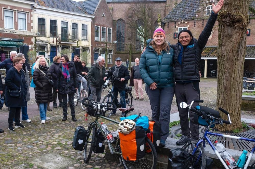 La holandesa Marica van der Meer y el salvadoreño Chepe Ruiz partieron desde un pueblo de Holanda.