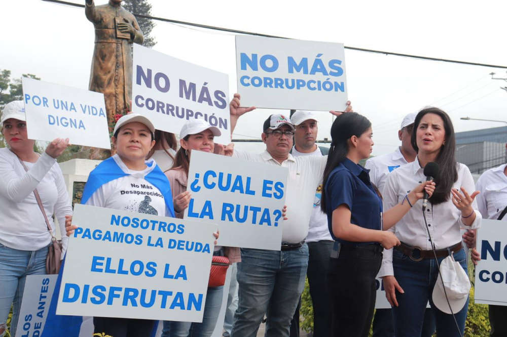 La secretaria general de Vamos, Cesia Rivas, electa como diputada suplente para el próximo periodo, asistió a la marcha del 1 de mayo. / Vamos.