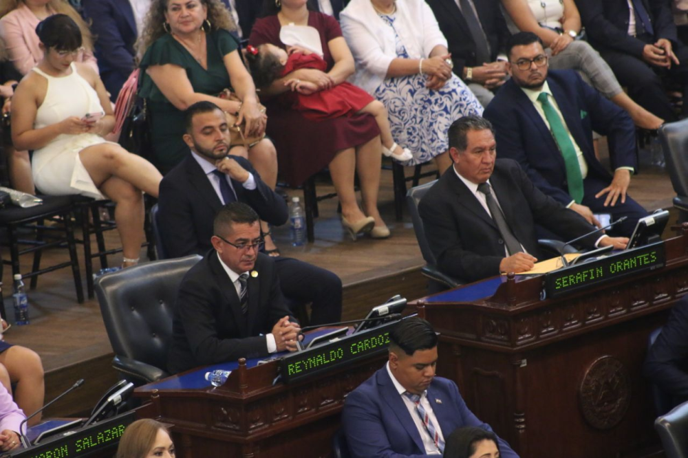 Serafín Orantes, del PCN, propuso a Reynaldo López Cardoza para la mitad del periodo legislativo y se propuso para la segunda mitad. Nuevas Ideas votó. / Lisbeth Ayala.