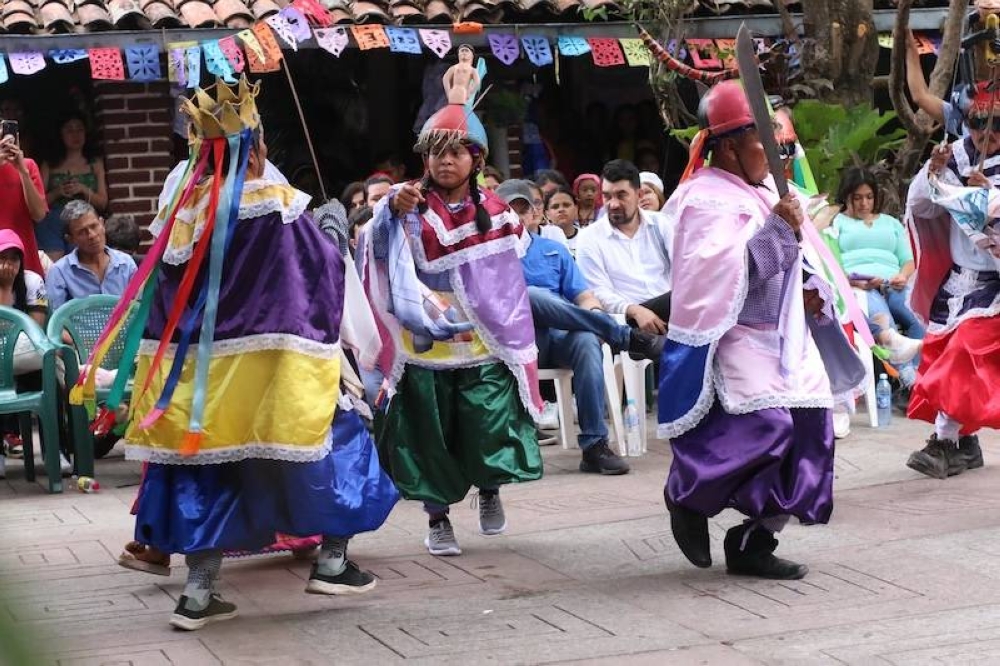 Danzas tradicionales en el XLII Festival de las Flores y Palmas en Panchimalco/Lisbeth Ayala 