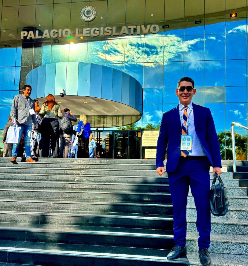 Raúl Chamagua publicó esta fotografía al inicio del encuentro parlamentario celebrado en Asunción, Paraguay.