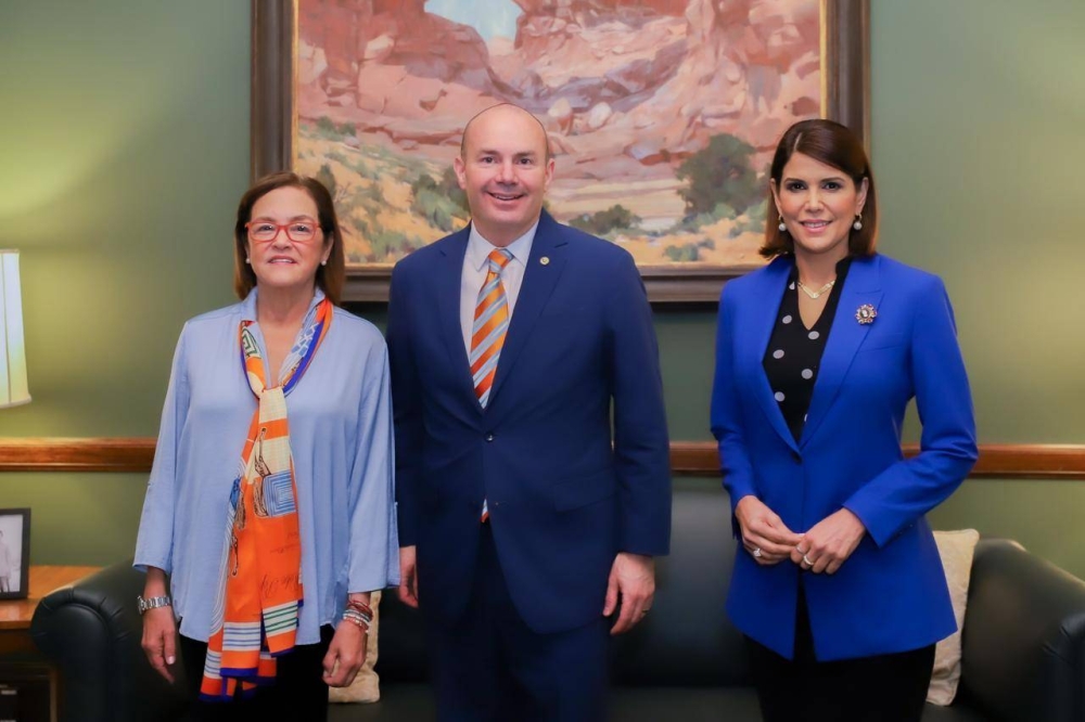 La canciller y embajadora salvadoreñas, junto al senador republicano Mike Lee, de Utah, EE.UU. / @cancilleriasv.