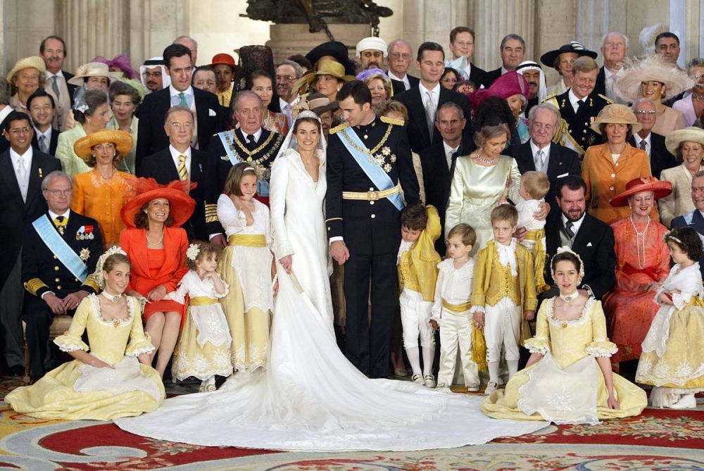 La foto familiar de la boda celebrada en el Palacio Real de Madrid, en 2004. Photo by Odd ANDERSEN / POOL / AFP