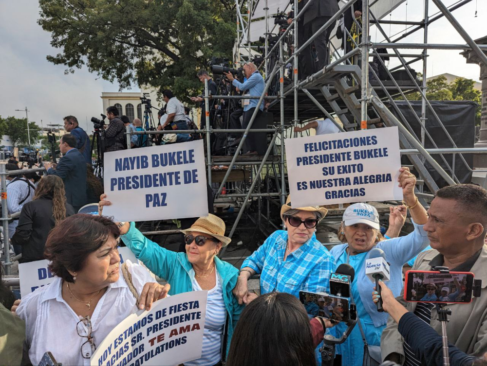 Uno de los mayores logros señalados por casi la tercera parte de la población es la seguridad y el régimen de excepción según la más reciente encuesta de la Uca. / Lisbeth Ayala.