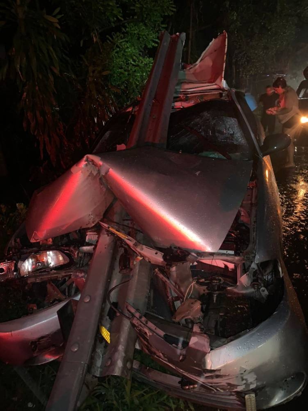 Las lluvias provocaron un accidente en el kilómetro 22 y medio de la carretera Troncal del Norte. /Comandos