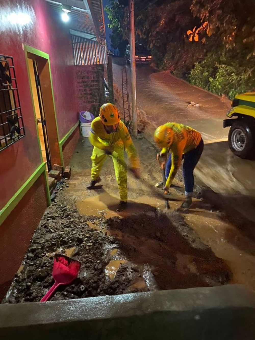 Comandos reportó al menos dos viviendas dañadas en la ciudad de Sensuntepeque. /Comandos