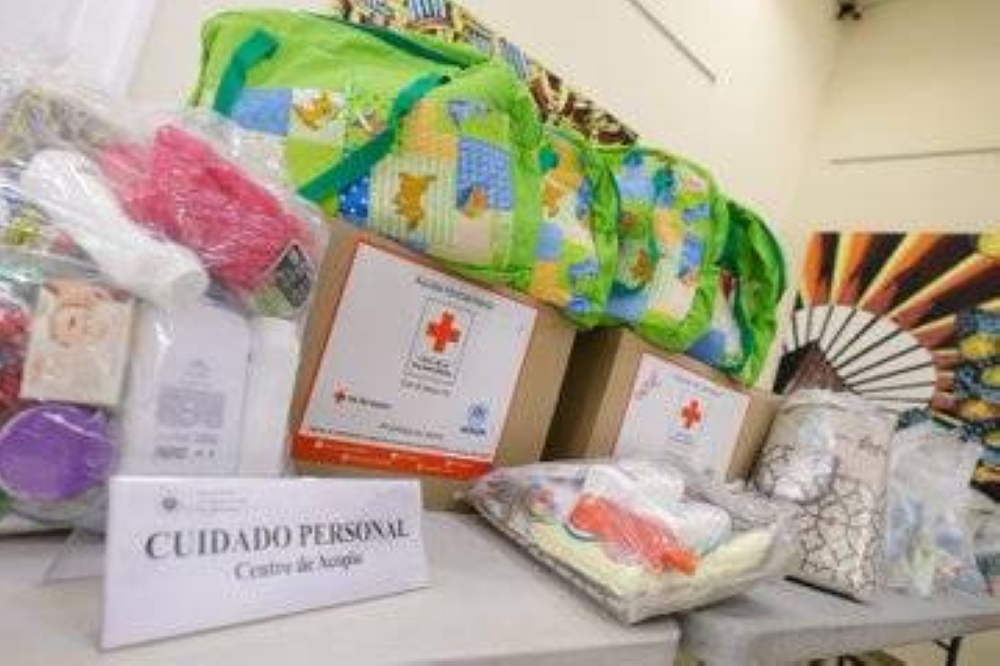 Cruz Roja Salvadoreña entregó kits de higiene para las familias afectadas por las lluvias. / Cancillería de El Salvador.