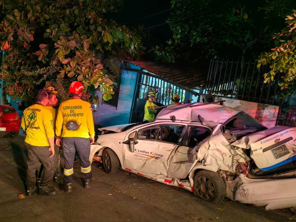 Comandos atendió a dos personas con crisis nerviosa, producto del hecho. / Comandos de Salvamento. 