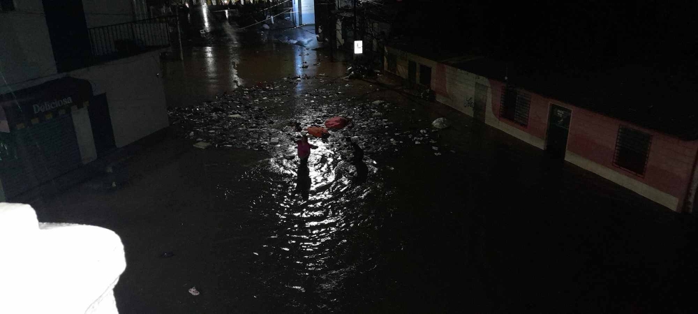 El Barrio San Juan también se inundó en Cojutepeque. / Cortesía de Óscar Ramos. 