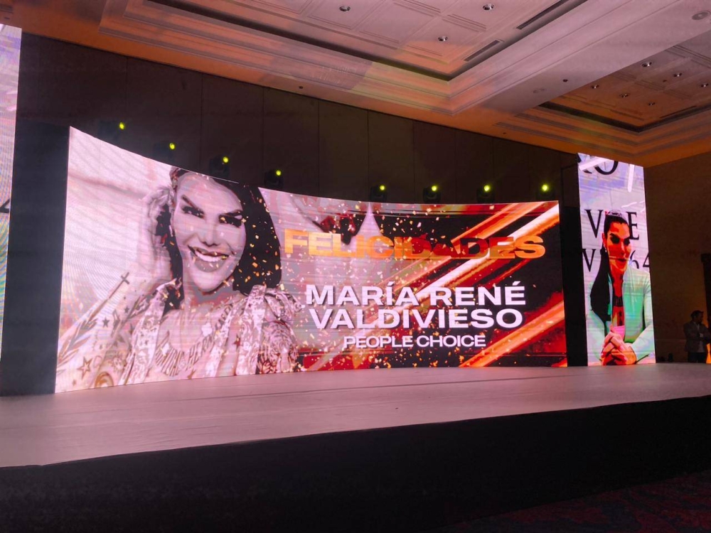 René Valdivieso, la influencer trans salvadoreña, se llevó el premio por votación del público, pero no estuvo presente.