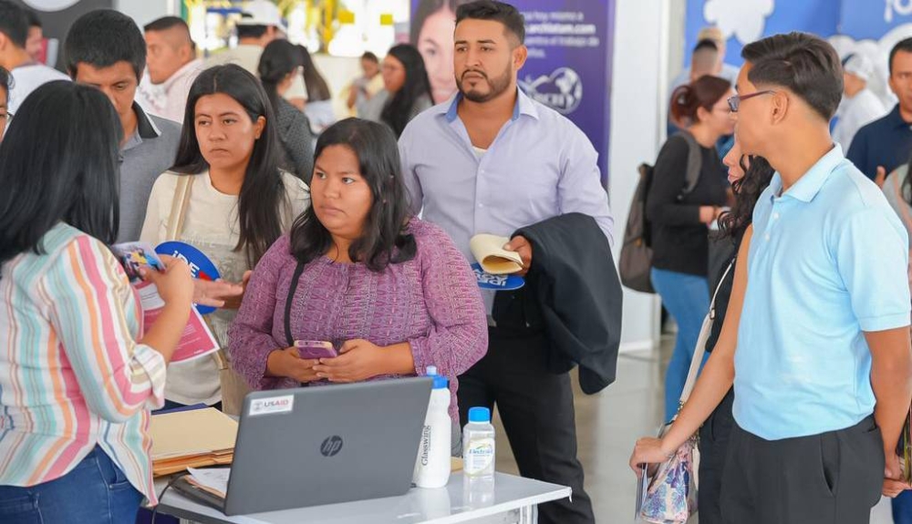 USAID organiza constantemente ferias de empleo para conectar a las empresas con la mano de obra. /Exalcaldía de Santa Ana,image_description: