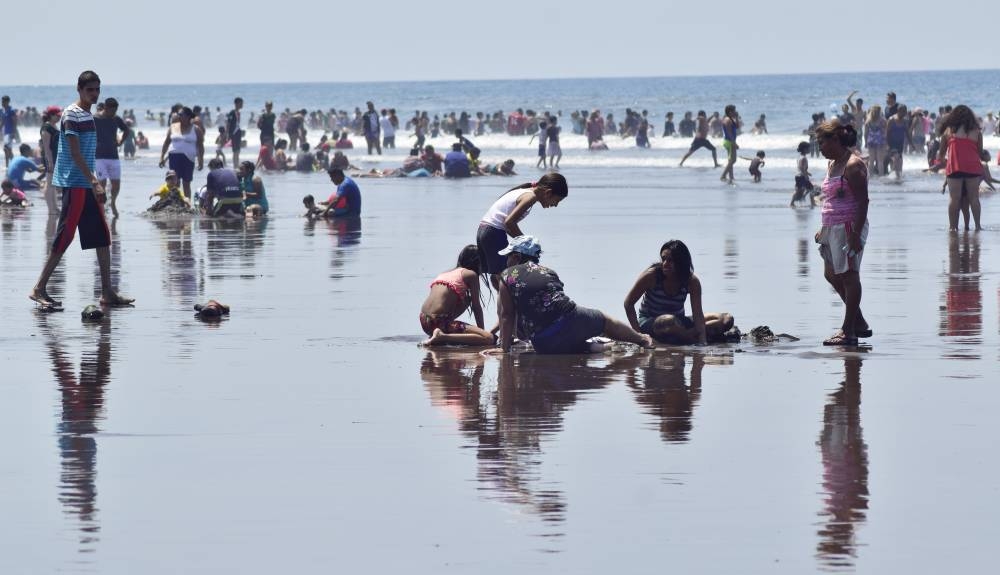 El Ministerio de Turismo espera que más de 78,000 turistas internacionales visiten El Salvador por la temporada y que generen 87 millones en divisas. /DEM,image_description: