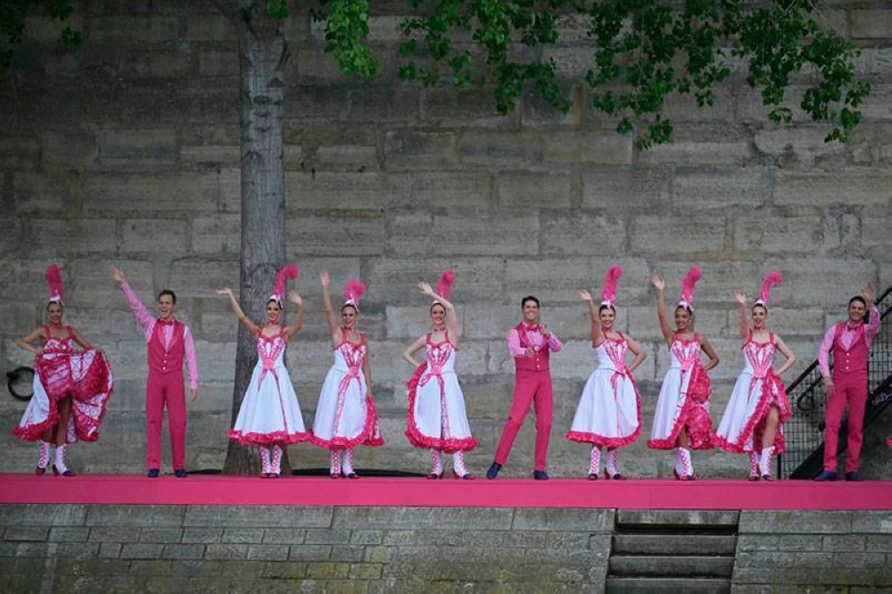 El baile Cancan fue parte de la inauguración de los Juegos de París. / AFP 