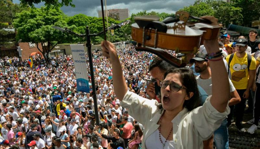 Las protestas por el supuesto fraude en las elecciones presidenciales ya causaron 12 muertes. / AFP