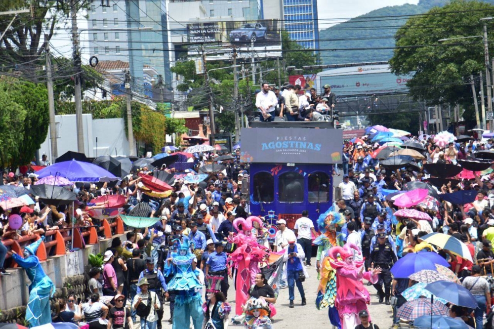 Así lucía el recorrido de la congabús donde iba el alcalde de San Salvador Centro. / Juan Martínez. 