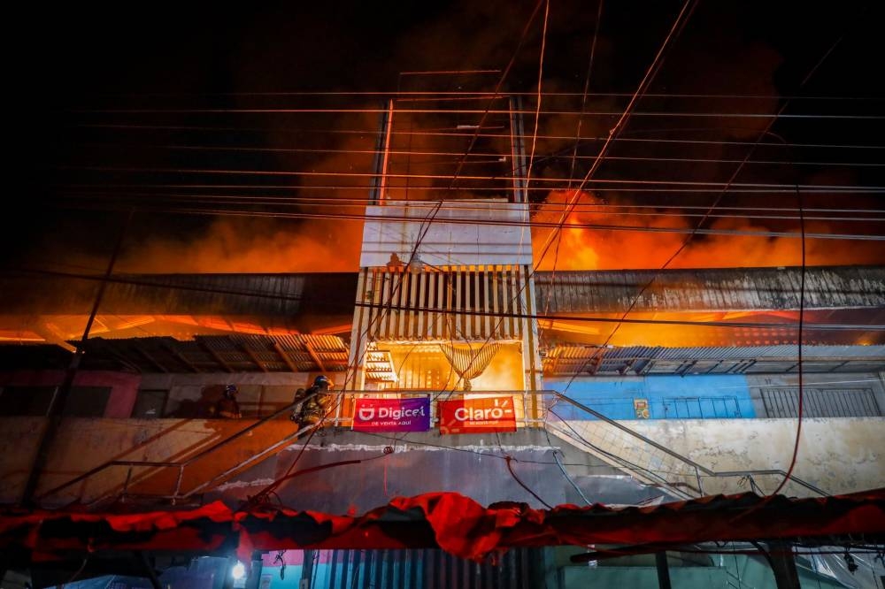 El siniestro ocurre en el edificio cinco del Mercado Central. / Bomberos.