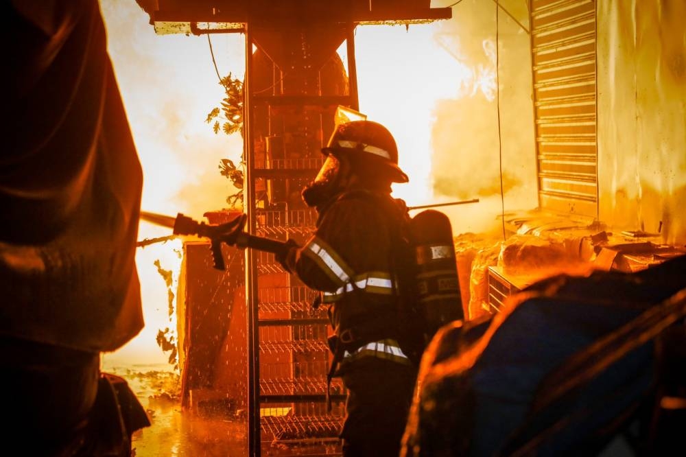 El Cuerpo de Bomberos registró una llamada a las 3:17 de la mañana alertando un incendio de el edificio cinco del mercado Central. / Cuerpo de Bomberos.