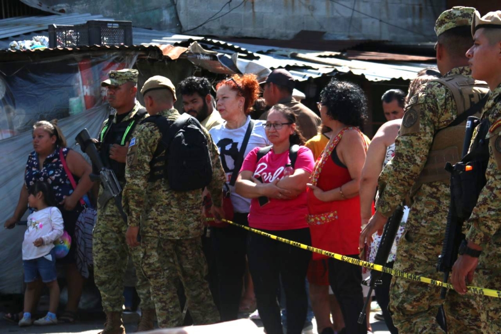 Las calles aledañas al incendio se mantendrán cerradas hasta que el Cuerpo de Bomberos finalice los trabajos de inspección. /Lisbeth Ayala.